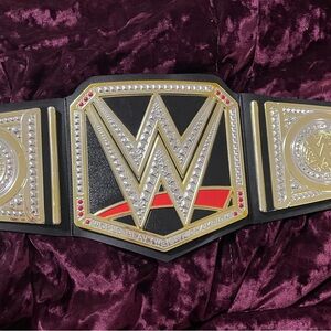 WWE  Heavyweight Championship Belt - Gold and Black-Mattel/WWE 2014